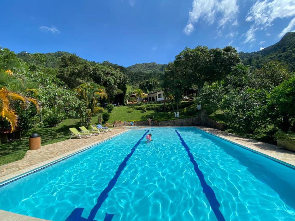 Fincas en alquiler en Cundinamarca con piscina Finca Quebradalinda